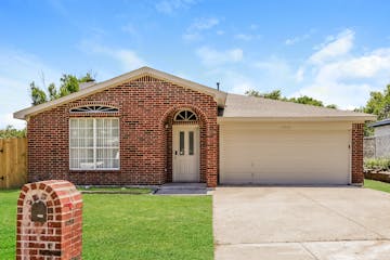 10909 Hornby St Fort Worth, TX 76108